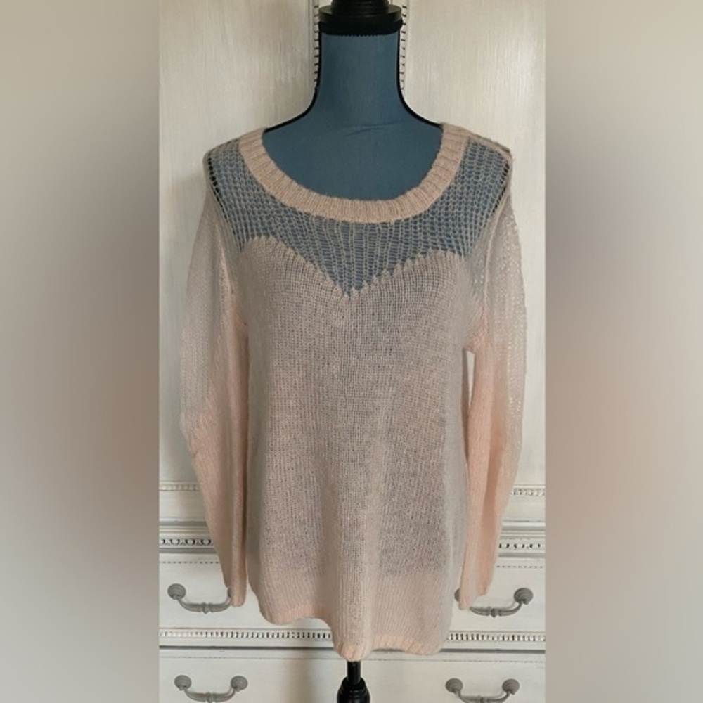 Women’s Oversized Sweater By Guess Size Small Light Pink Soft and Super Comfy